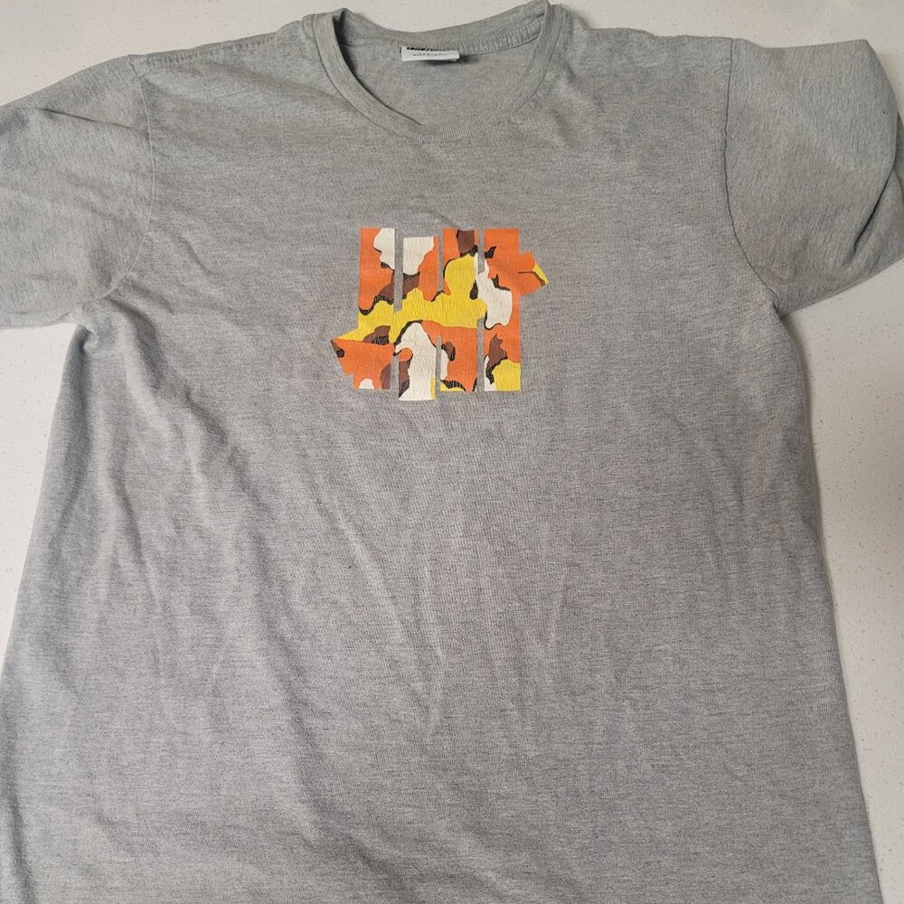 Undefeated 5 Strikes Camo Logo Gray T-Shirt Size Medium Short Sleeve Tee